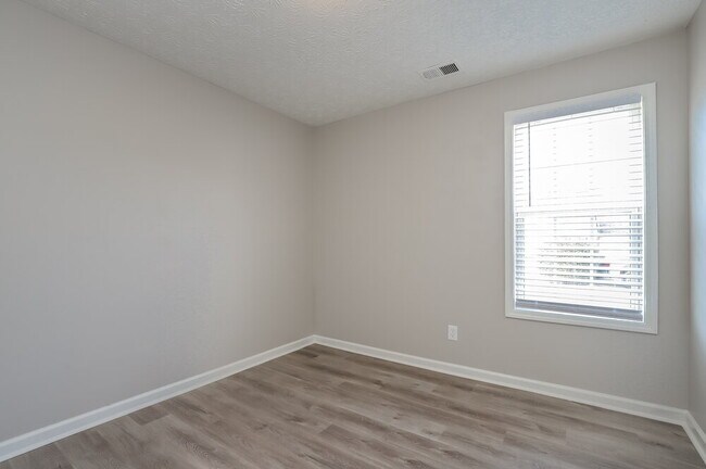 Building Photo - 5855 Meadowfield Trace