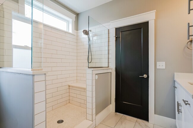 Building Photo - 1312 N Alston Ave