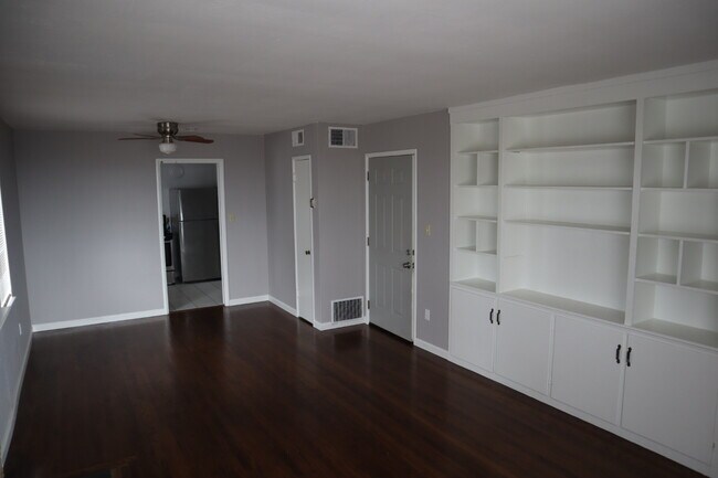 Building Photo - 6518 Outlook Ave