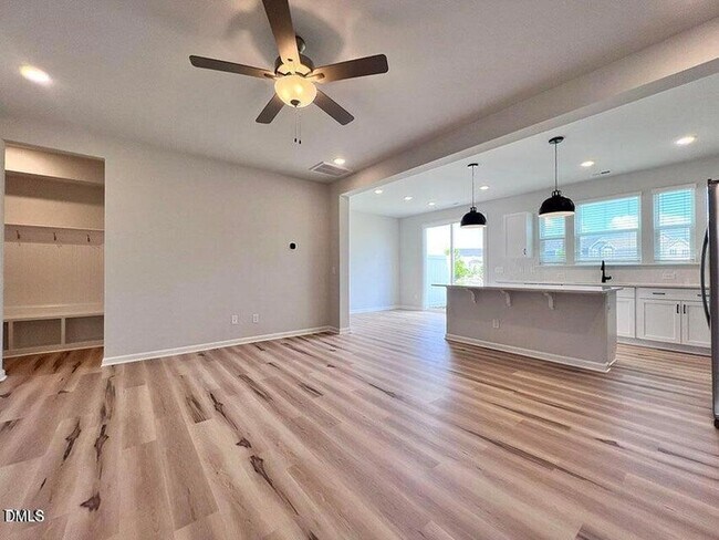 Building Photo - 136 Kobus Ct