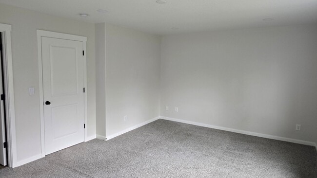 Building Photo - Spacious 3 Bedroom – Move-In Ready!