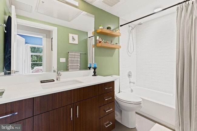 Building Photo - 1111 Orren St NE