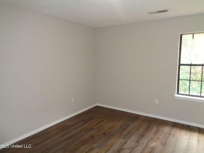 Building Photo - 5163 Haynes Dr
