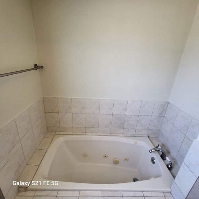 Building Photo - 2100 Cabrillo Ave