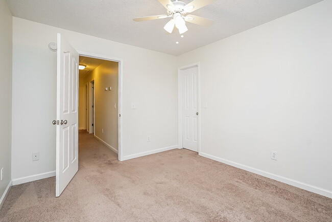 Building Photo - 2496 Oak Hill Dr
