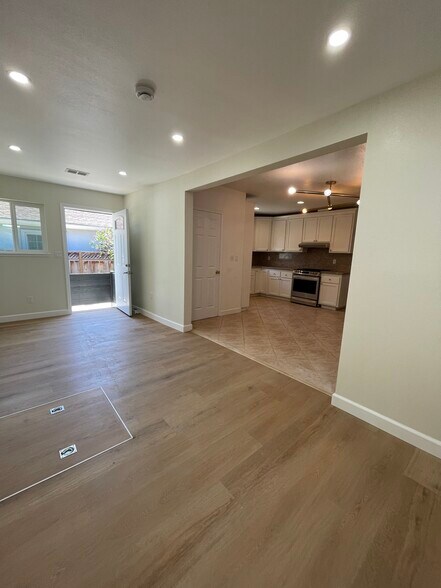 Building Photo - 320 N 18th St