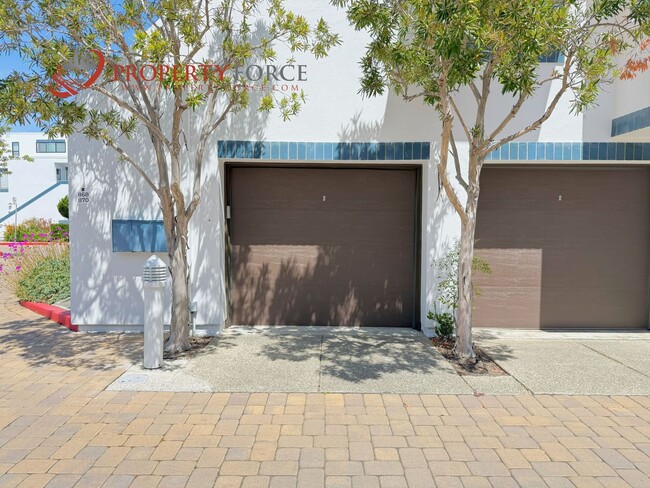 Building Photo - 870 Balboa Ln