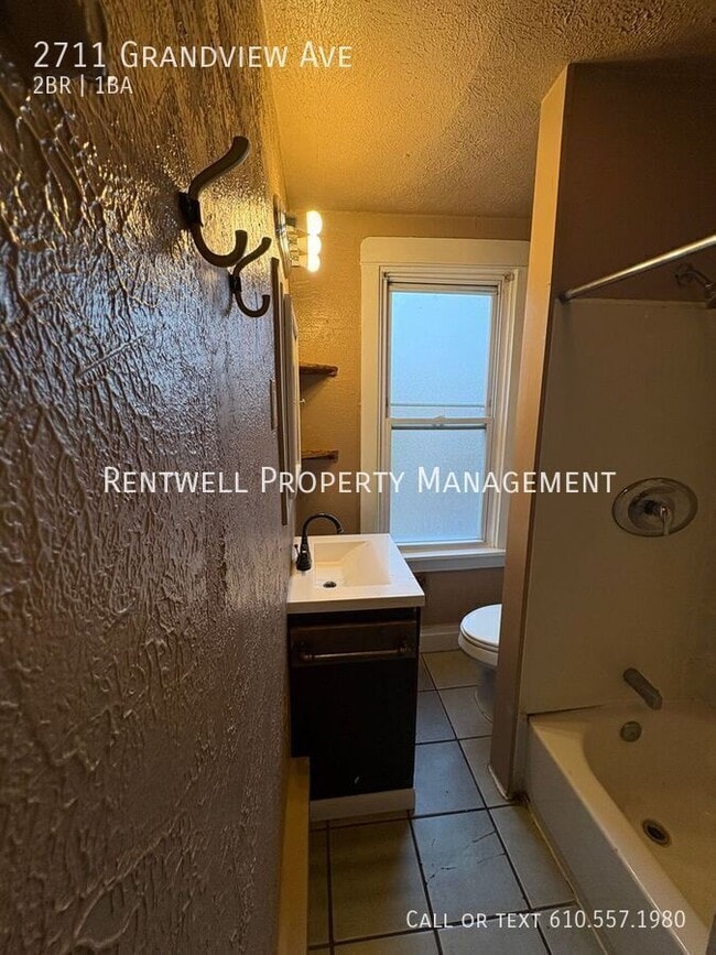 Building Photo - 2711 Grandview Ave