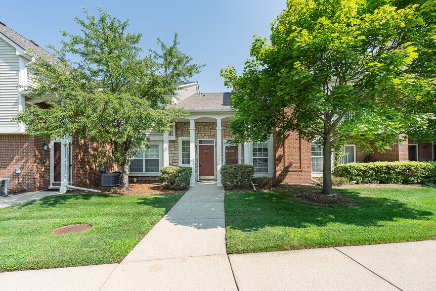 Building Photo - 5681 Pine Aires Dr