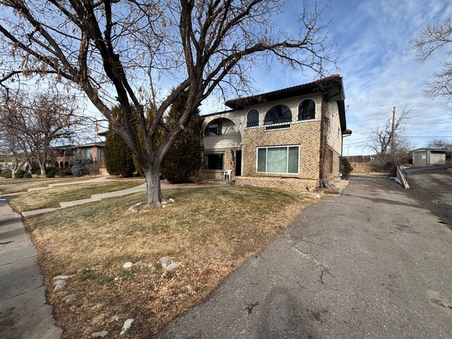 Building Photo - Spacious Southmoor Park Townhome