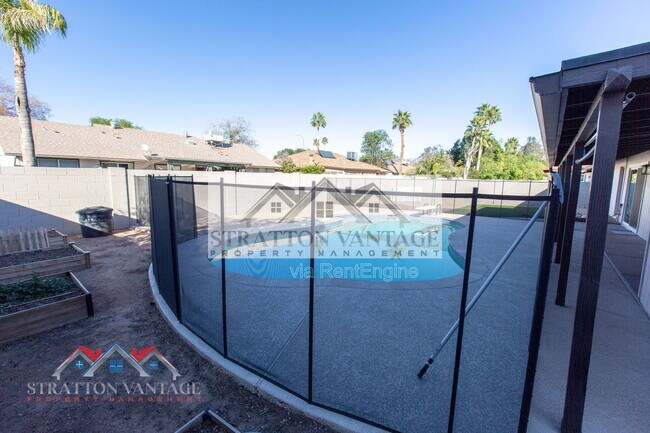 Building Photo - 944 W Meseto Ave