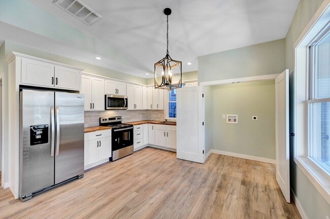 Building Photo - 617 E Locust St