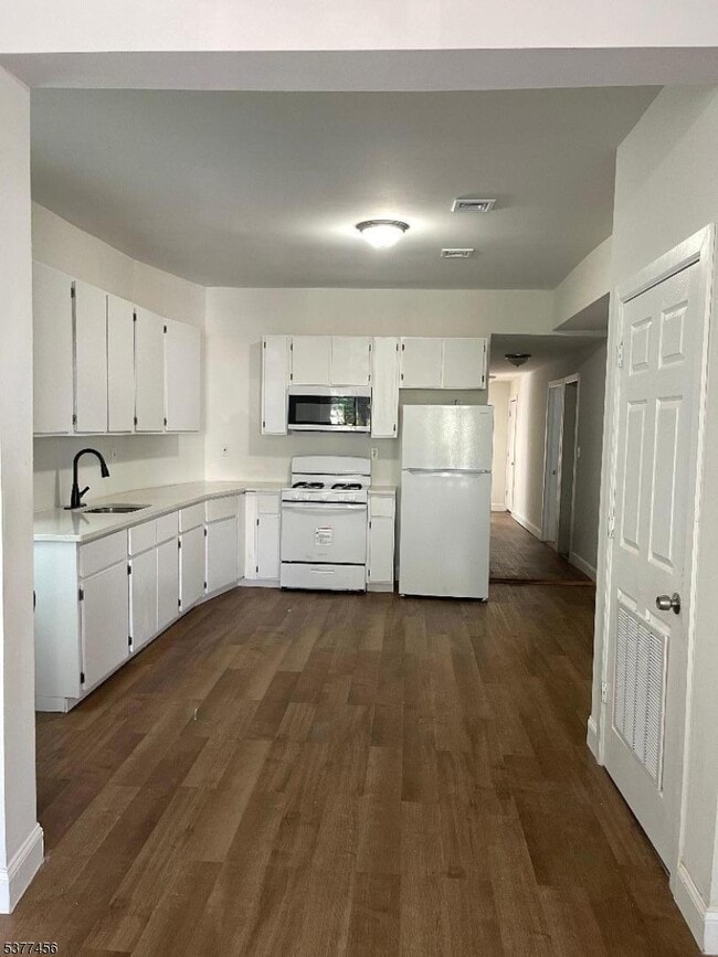 Building Photo - 154 Johnson Ave