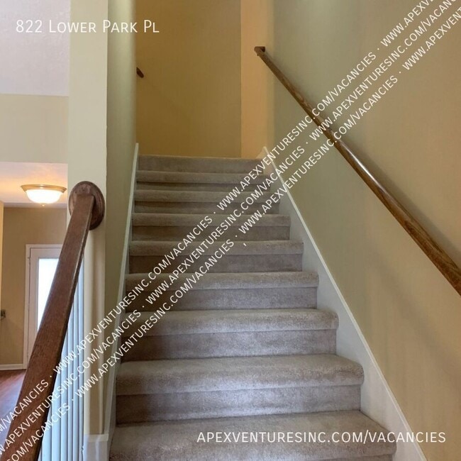 Building Photo - 822 Lower Park Pl