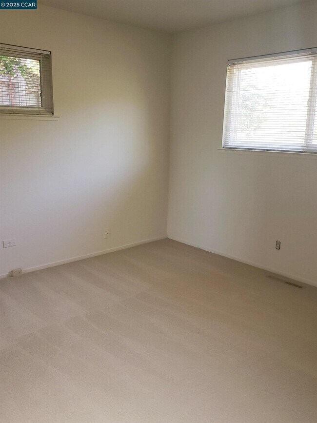 Building Photo - 44 Muth Dr