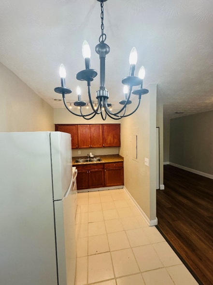 Building Photo - 7114 Ken Knight Dr W