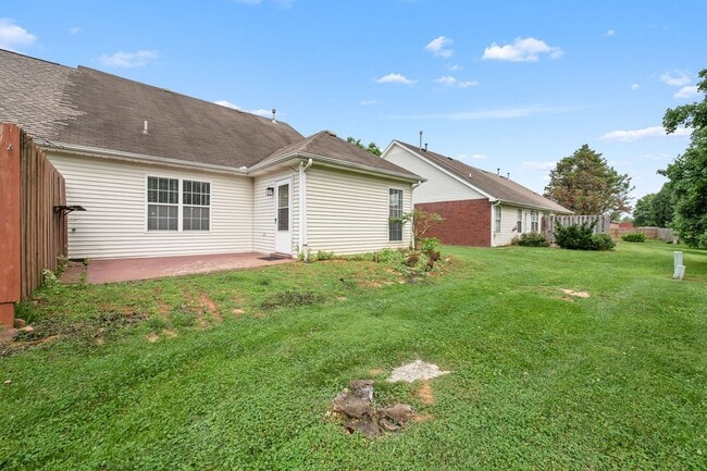 Building Photo - Black Fox Crossing Townhome