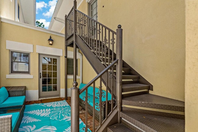 Building Photo - 1301 W Horatio St