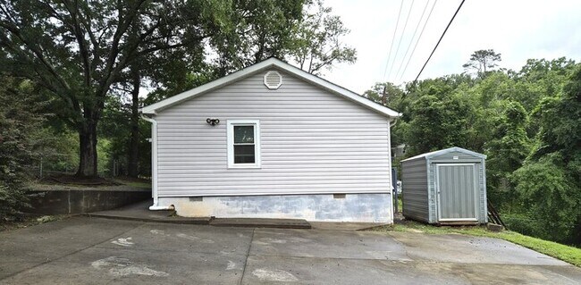 Building Photo - For Rent: Three Bedroom House in Easley SC!