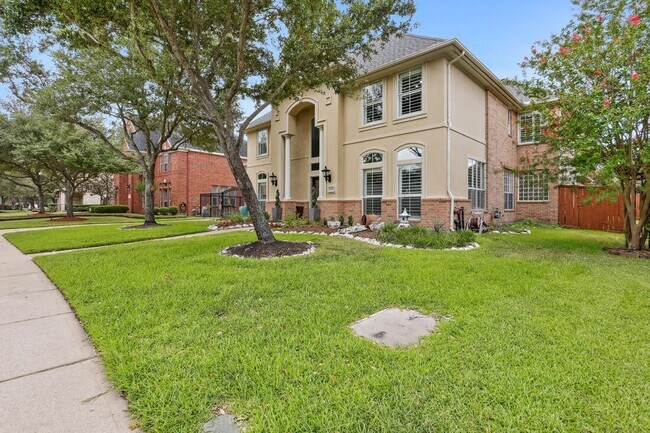 Building Photo - 5819 Santa Fe Springs Dr