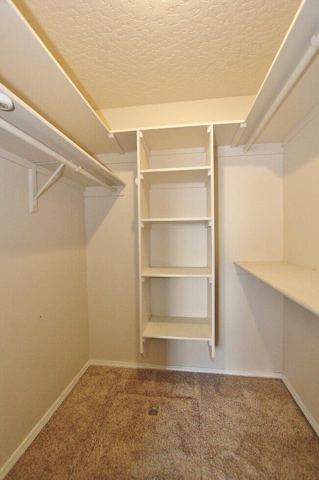 Building Photo - 705 Spruce Creek Dr