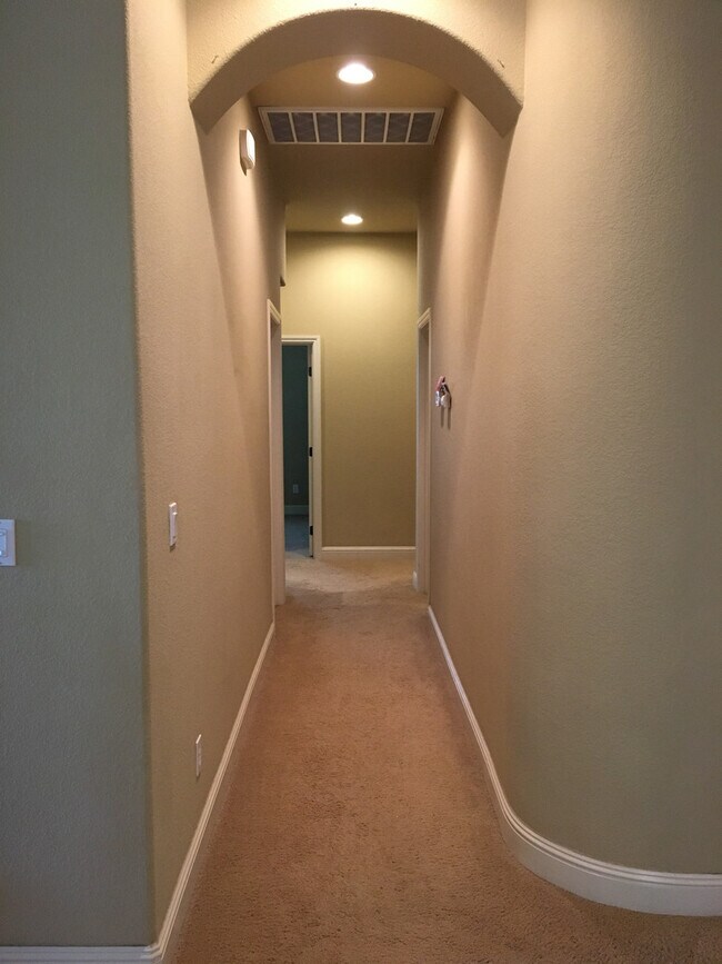 Building Photo - Gorgeous Folsom Home close to shopping,schools, and more!