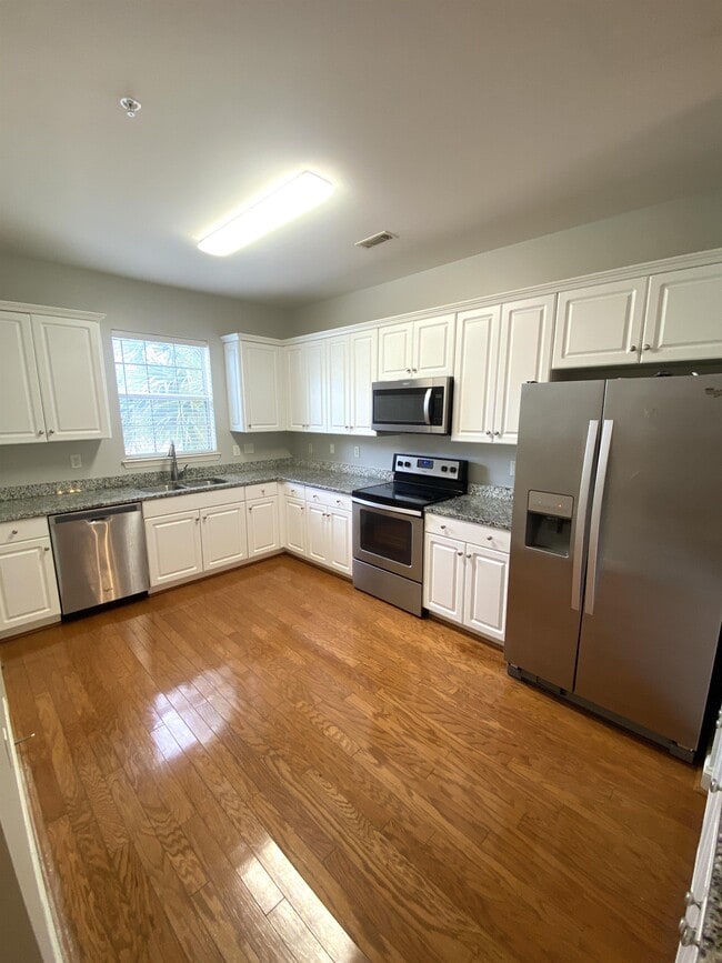 Building Photo - 4492 Great Oak Dr