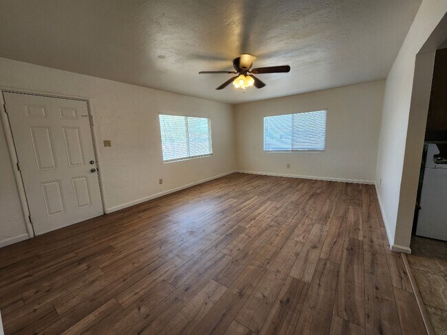 Building Photo - 216 N Casa Grande Ave