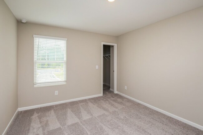 Building Photo - 80 Hyde Park