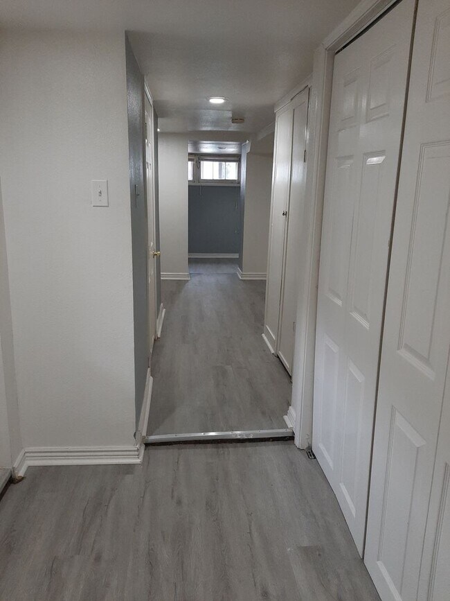 Building Photo - (2006 7th Avenue)