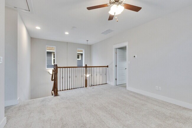 Building Photo - 156 Alexander