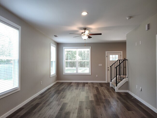 Building Photo - Move-in ready 4-bedroom, 2.5-bathroom home!