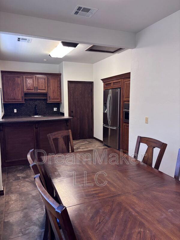 Building Photo - 2815 SE 44th St