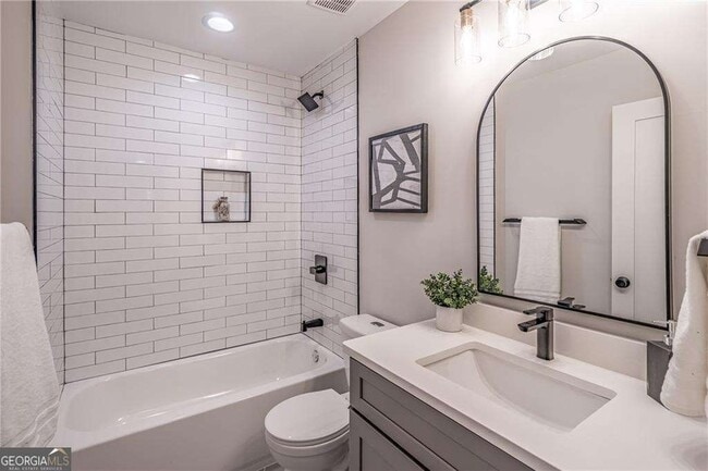 Building Photo - 605 Blake Ave SE