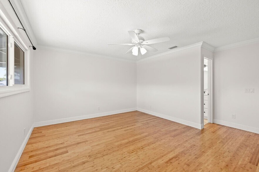 Building Photo - 4949 N Hwy A1A