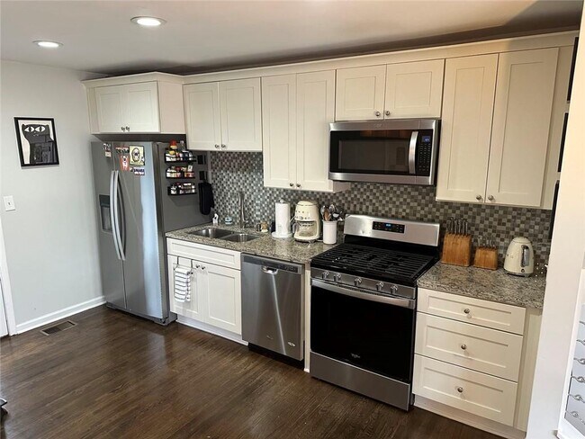 Building Photo - 2573 Crestdale Cir SE