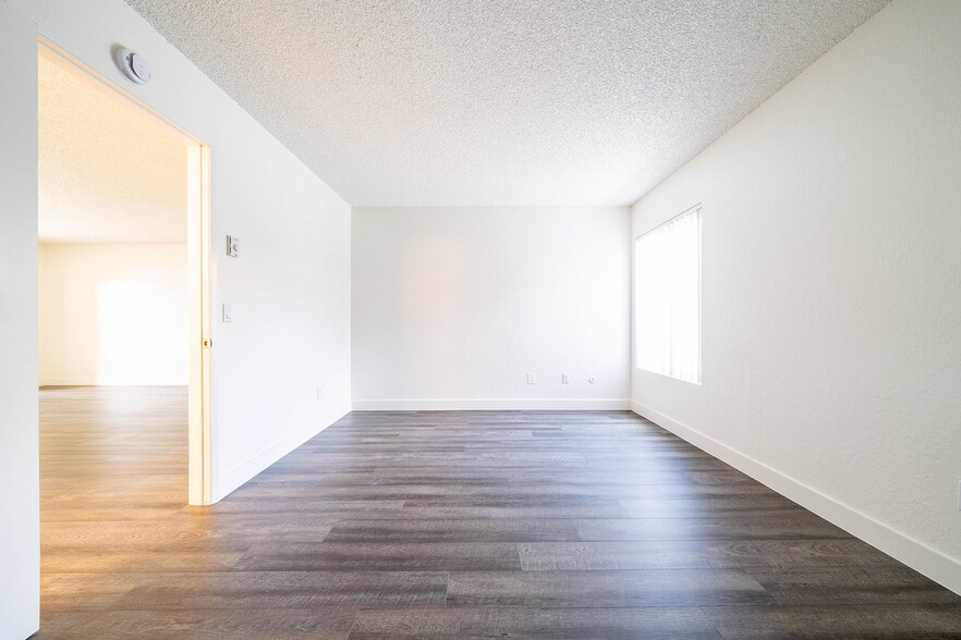 Building Photo - 1440 Oak Dr