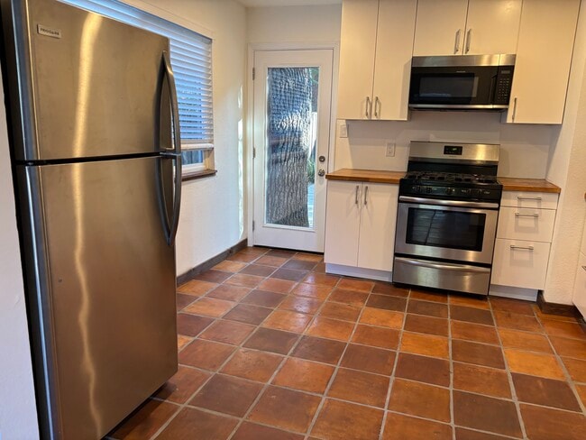 Building Photo - 3926 7th Ave