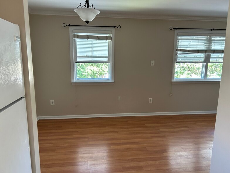 Building Photo - 8124 Ryers Ave