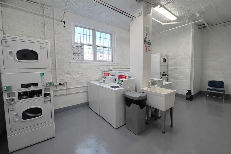 Building Photo - 6912 N Ashland Blvd