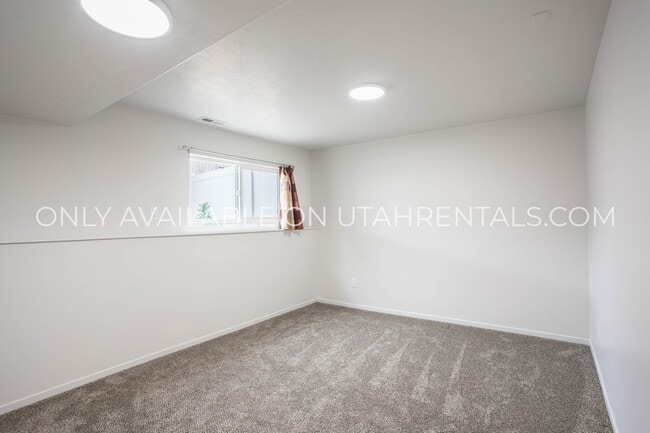 Building Photo - 338 Cedarwood Dr