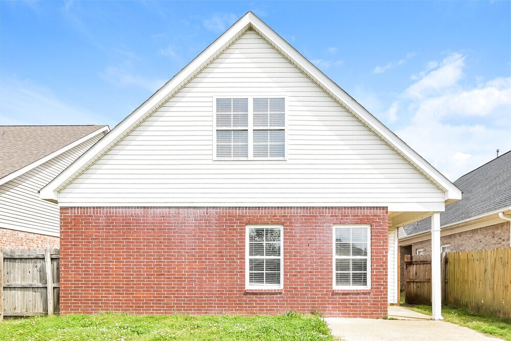 Building Photo - 9885 White Poplar Dr