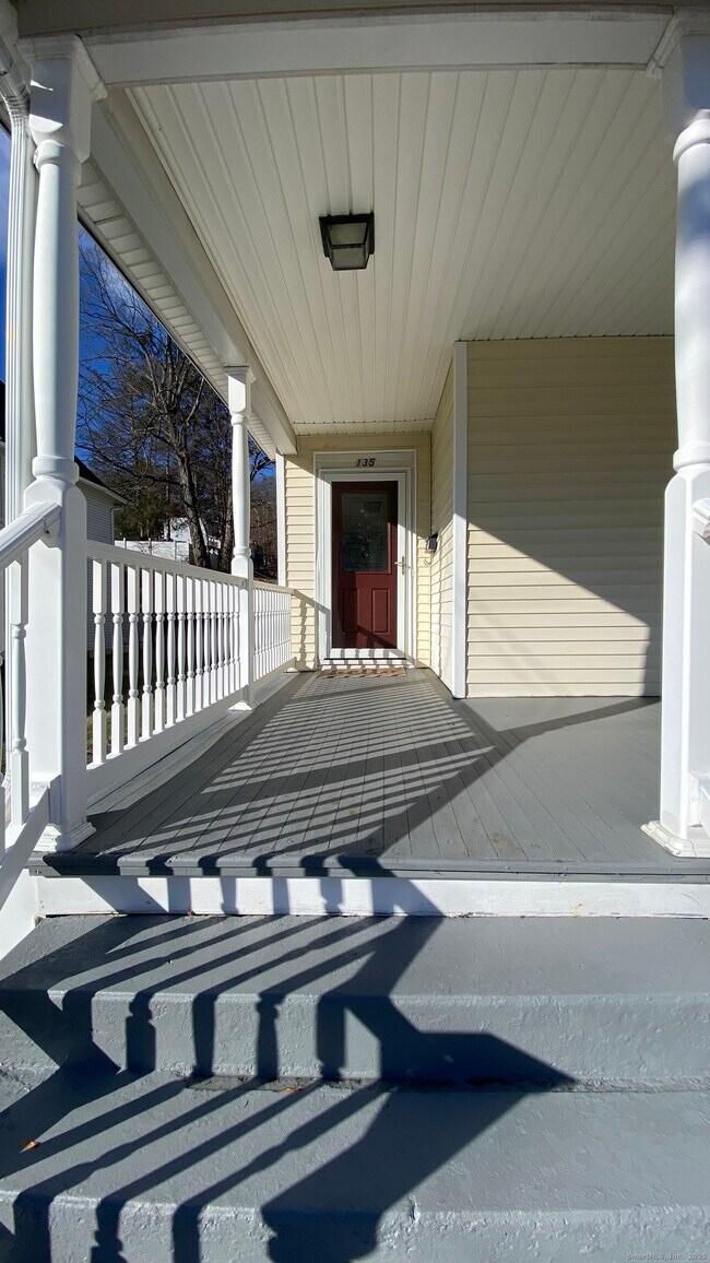 Building Photo - 135 Elm St