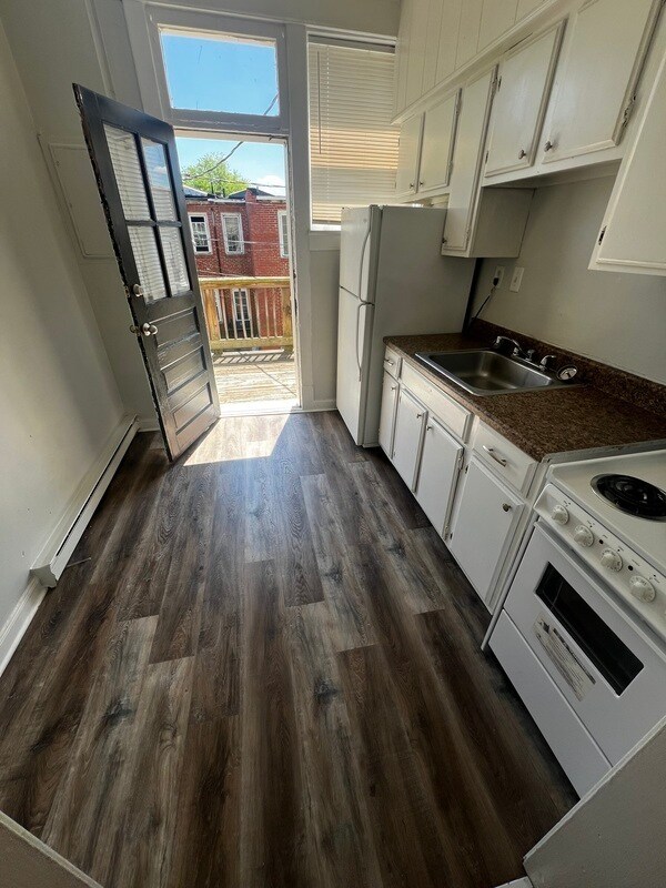 Building Photo - 1022 Maplewood Ave