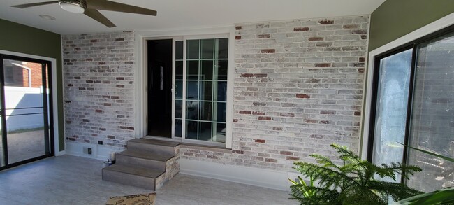 Building Photo - 9305 Waltlee Rd