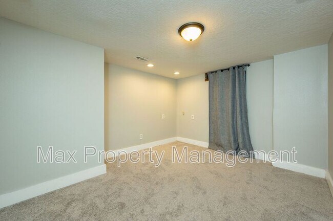 Building Photo - 9408 Horton Ave