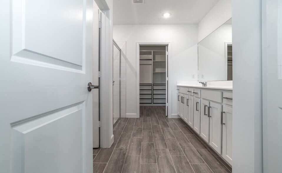 Building Photo - 6378 NW Windwood Way