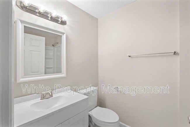 Building Photo - 403 Rich St