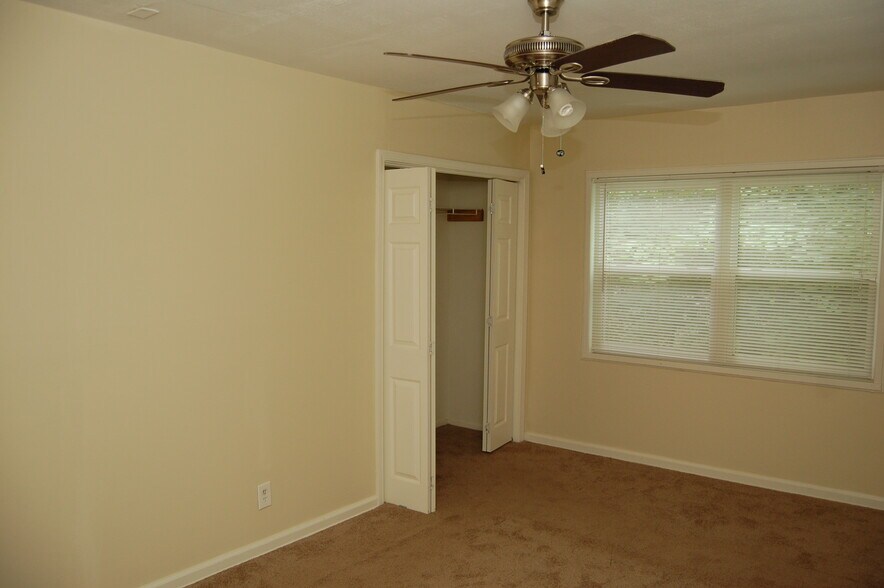 upstairs bedroom 1 - 5075 Fairmont Rd SE