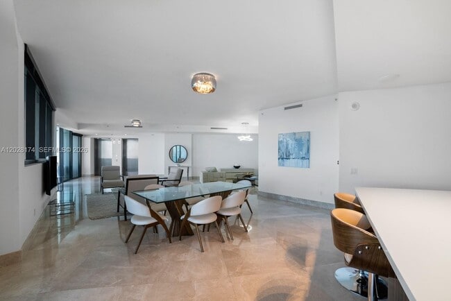 Building Photo - 18555 Collins Ave